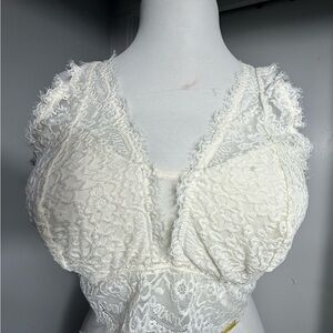 Elegant Lace Sleeveless Top